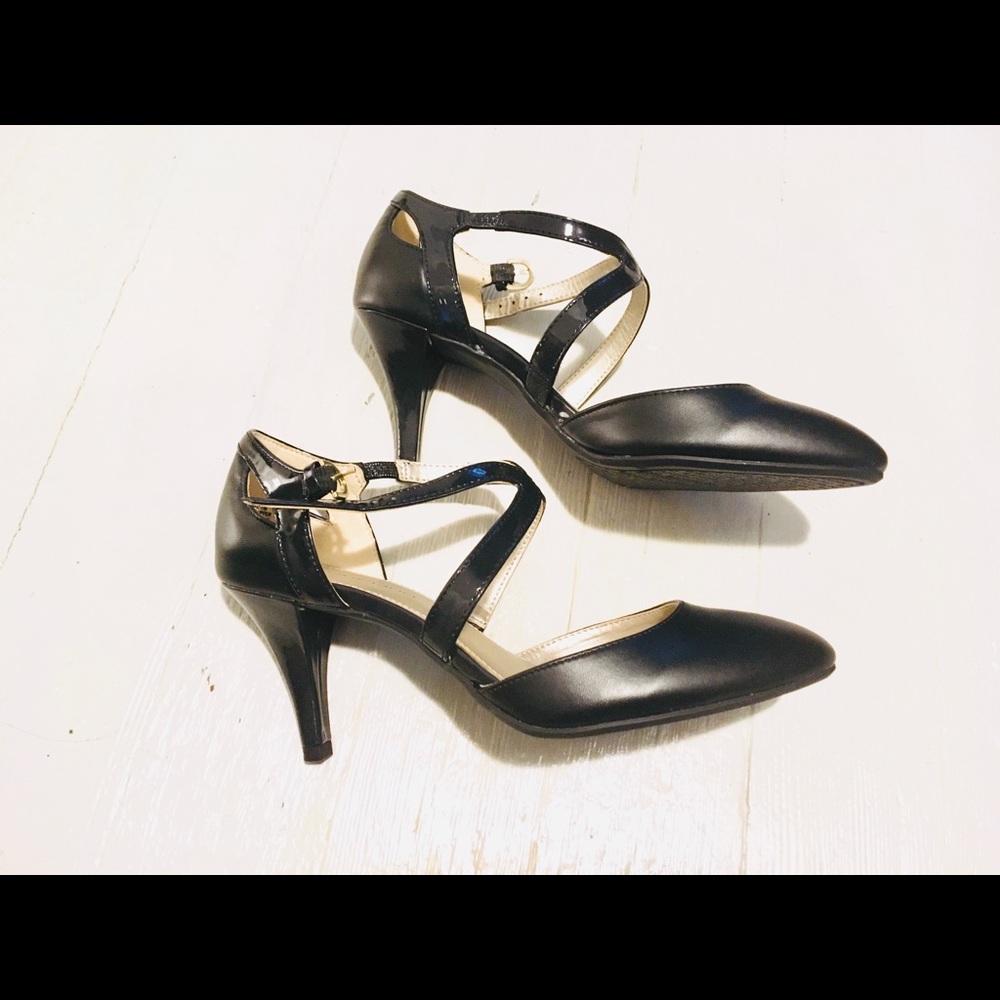 Sold. New Bandolino high heels - Picture 3 of 4